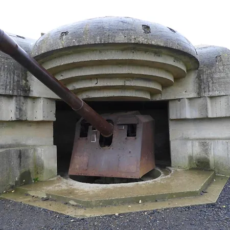 Château Magnifique: Renovated Retreat With Park Views And Game Holiday home