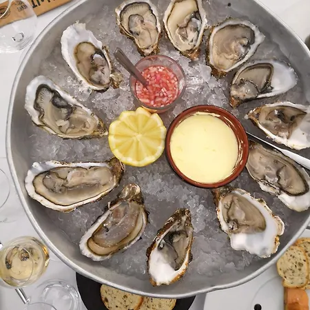 Château Magnifique: Renovated Retreat With Park Views And Game Tilly-sur-Seulles