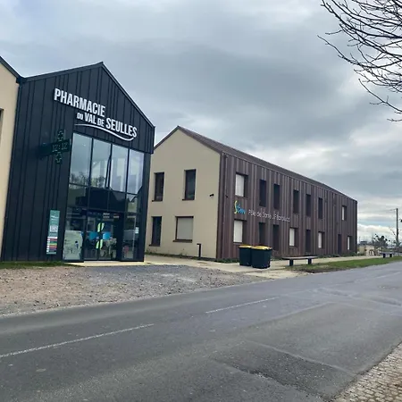 Château Magnifique: Renovated Retreat With Park Views And Game Tilly-sur-Seulles