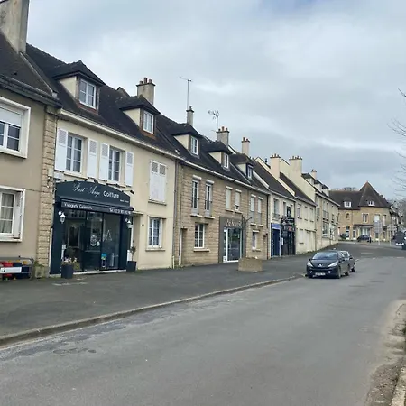 בית נופש Magnifique Chateau Renove Proche Bourg Grand Parc Belle Terrasse Billard, Ping Pong, Proche Bayeux Et Plages Du Debarquement *