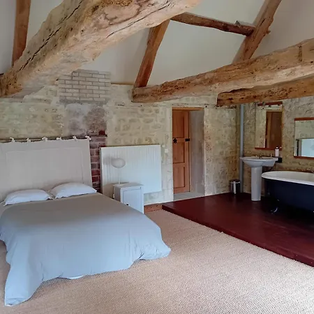 Château Magnifique: Renovated Retreat With Park Views And Game Tilly-sur-Seulles