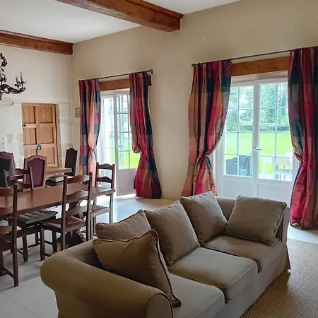 Château Magnifique: Renovated Retreat With Park Views And Game Holiday home