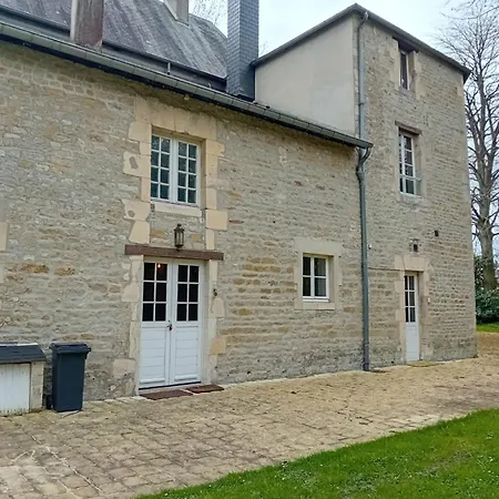 Сasa de vacaciones Magnifique Chateau Renove Proche Bourg Grand Parc Belle Terrasse Billard, Ping Pong, Proche Bayeux Et Plages Du Debarquement *