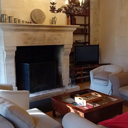 Château Magnifique: Renovated Retreat With Park Views And Game Holiday home