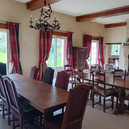 בית נופש Magnifique Chateau Renove Proche Bourg Grand Parc Belle Terrasse Billard, Ping Pong, Proche Bayeux Et Plages Du Debarquement Tilly-sur-Seulles