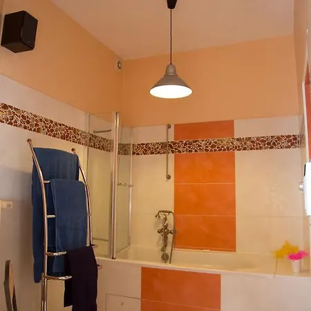 Château Magnifique: Renovated Retreat With Park Views And Game Holiday home *