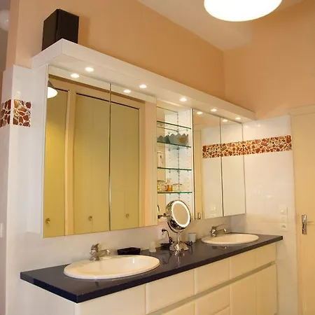 Château Magnifique: Renovated Retreat With Park Views And Game * Tilly-sur-Seulles