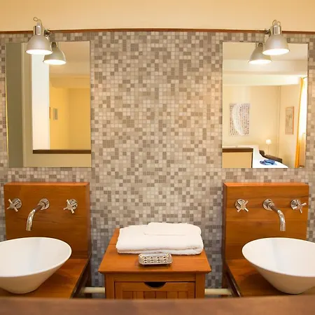 Château Magnifique: Renovated Retreat With Park Views And Game Holiday home