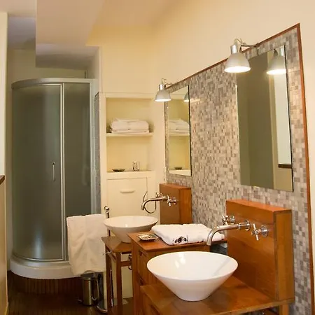 Château Magnifique: Renovated Retreat With Park Views And Game *