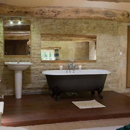 Château Magnifique: Renovated Retreat With Park Views And Game Holiday home *