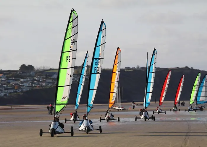 Сasa de vacaciones Magnifique Chateau Renove Proche Bourg Grand Parc Belle Terrasse Billard, Ping Pong, Proche Bayeux Et Plages Du Debarquement