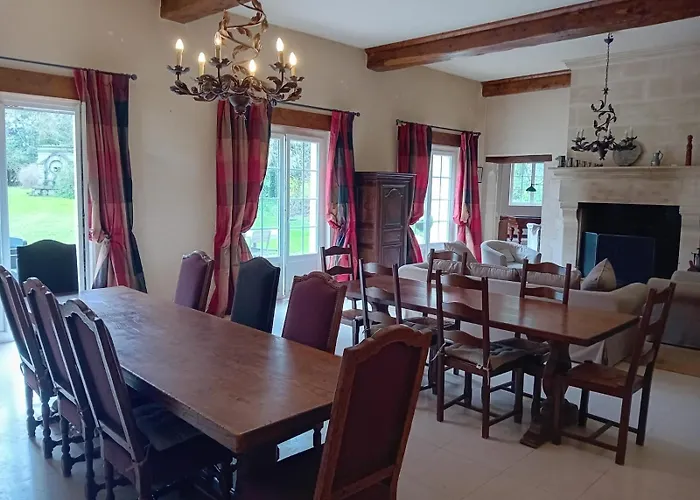 Magnifique Chateau Renove Proche Bourg Grand Parc Belle Terrasse Billard, Ping Pong, Proche Bayeux Et Plages Du Debarquement Сasa de vacaciones *