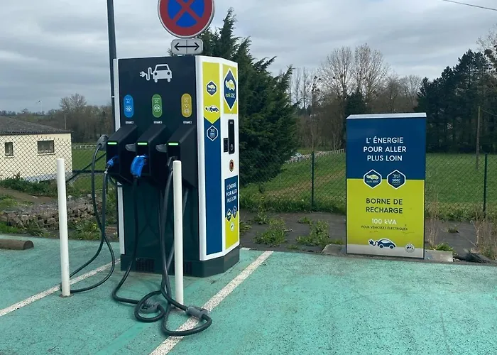 Magnifique Chateau Renove Proche Bourg Grand Parc Belle Terrasse Billard, Ping Pong, Proche Bayeux Et Plages Du Debarquement * Tilly-sur-Seulles