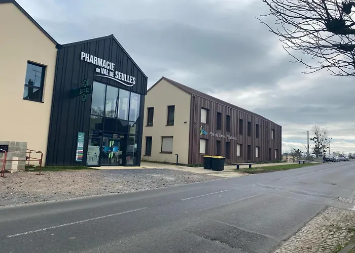 Magnifique Chateau Renove Proche Bourg Grand Parc Belle Terrasse Billard, Ping Pong, Proche Bayeux Et Plages Du Debarquement Tilly-sur-Seulles