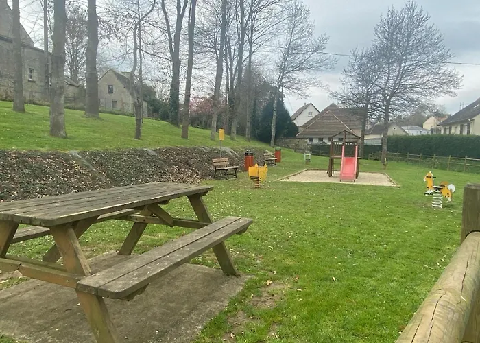 Сasa de vacaciones Magnifique Chateau Renove Proche Bourg Grand Parc Belle Terrasse Billard, Ping Pong, Proche Bayeux Et Plages Du Debarquement Tilly-sur-Seulles