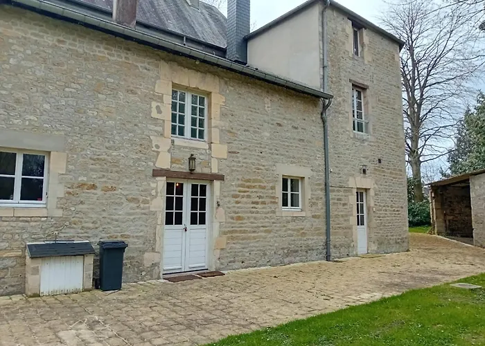 Сasa de vacaciones Magnifique Chateau Renove Proche Bourg Grand Parc Belle Terrasse Billard, Ping Pong, Proche Bayeux Et Plages Du Debarquement *