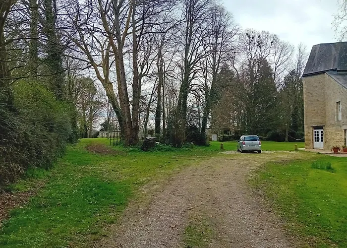 Magnifique Chateau Renove Proche Bourg Grand Parc Belle Terrasse Billard, Ping Pong, Proche Bayeux Et Plages Du Debarquement
