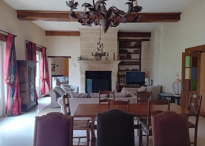 Сasa de vacaciones Magnifique Chateau Renove Proche Bourg Grand Parc Belle Terrasse Billard, Ping Pong, Proche Bayeux Et Plages Du Debarquement Tilly-sur-Seulles