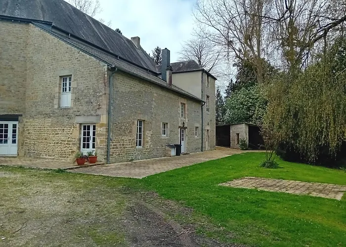 Magnifique Chateau Renove Proche Bourg Grand Parc Belle Terrasse Billard, Ping Pong, Proche Bayeux Et Plages Du Debarquement * Tilly-sur-Seulles