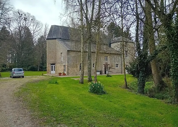 Magnifique Chateau Renove Proche Bourg Grand Parc Belle Terrasse Billard, Ping Pong, Proche Bayeux Et Plages Du Debarquement Сasa de vacaciones Tilly-sur-Seulles