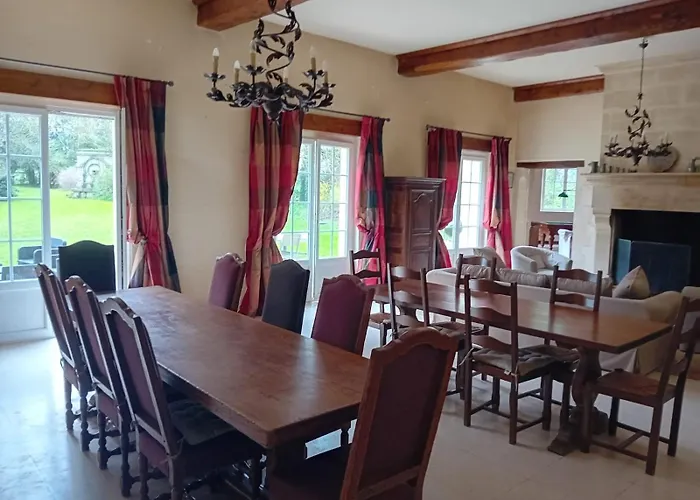 Сasa de vacaciones Magnifique Chateau Renove Proche Bourg Grand Parc Belle Terrasse Billard, Ping Pong, Proche Bayeux Et Plages Du Debarquement Tilly-sur-Seulles