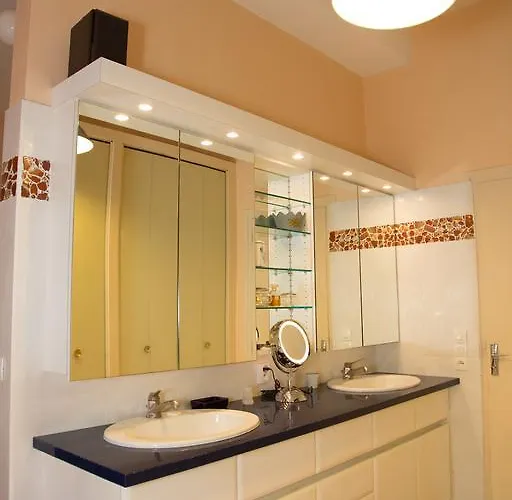 Magnifique Chateau Renove Proche Bourg Grand Parc Belle Terrasse Billard, Ping Pong, Proche Bayeux Et Plages Du Debarquement * Tilly-sur-Seulles