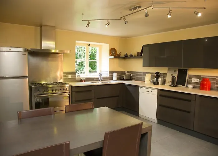 Сasa de vacaciones Magnifique Chateau Renove Proche Bourg Grand Parc Belle Terrasse Billard, Ping Pong, Proche Bayeux Et Plages Du Debarquement