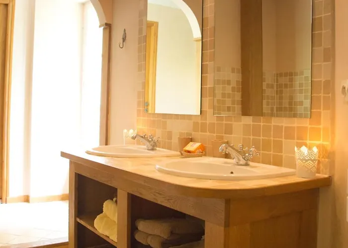 Сasa de vacaciones Magnifique Chateau Renove Proche Bourg Grand Parc Belle Terrasse Billard, Ping Pong, Proche Bayeux Et Plages Du Debarquement