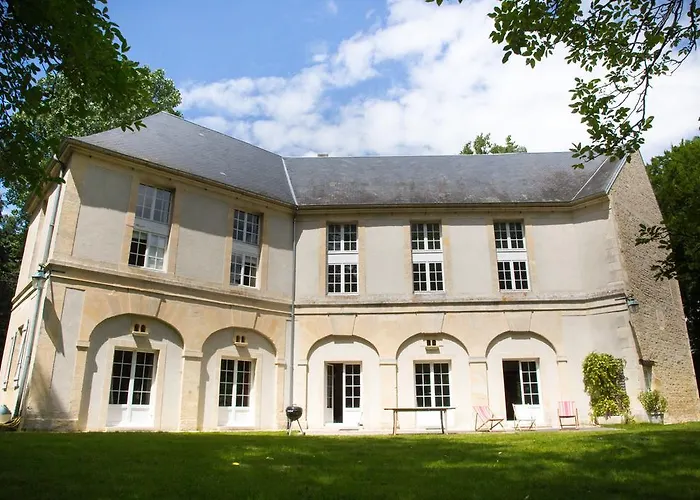 Сasa de vacaciones Magnifique Chateau Renove Proche Bourg Grand Parc Belle Terrasse Billard, Ping Pong, Proche Bayeux Et Plages Du Debarquement Tilly-sur-Seulles