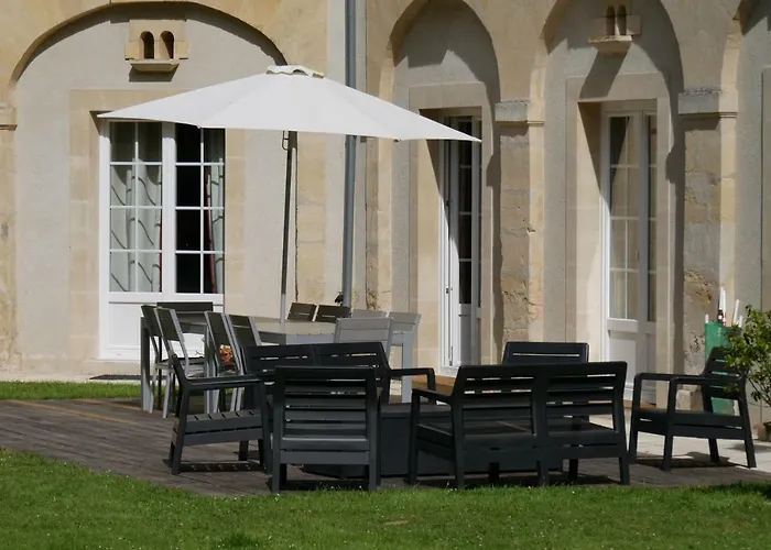 Prázdninový dům Magnifique Chateau Renove Proche Bourg Grand Parc Belle Terrasse Billard, Ping Pong, Proche Bayeux Et Plages Du Debarquement *