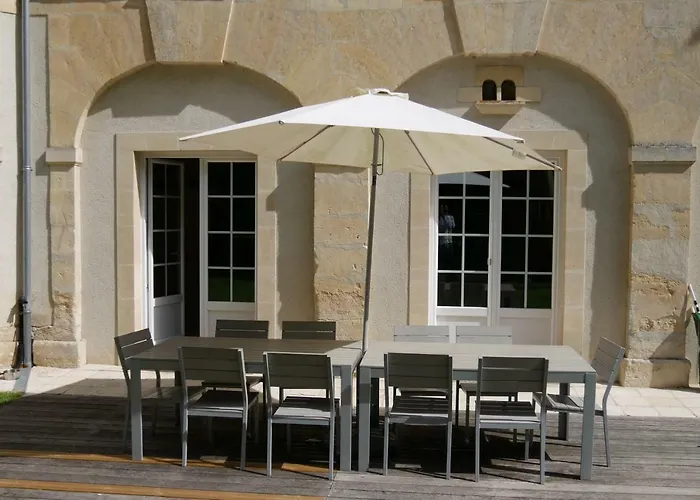 Prázdninový dům Magnifique Chateau Renove Proche Bourg Grand Parc Belle Terrasse Billard, Ping Pong, Proche Bayeux Et Plages Du Debarquement *