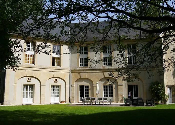 Prázdninový dům Magnifique Chateau Renove Proche Bourg Grand Parc Belle Terrasse Billard, Ping Pong, Proche Bayeux Et Plages Du Debarquement *